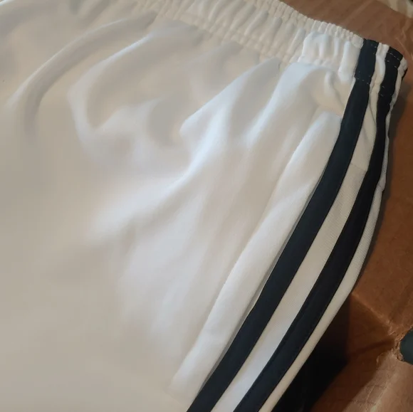 Adidas Shorts Men's BRAND NEW - Picture 5 of 11